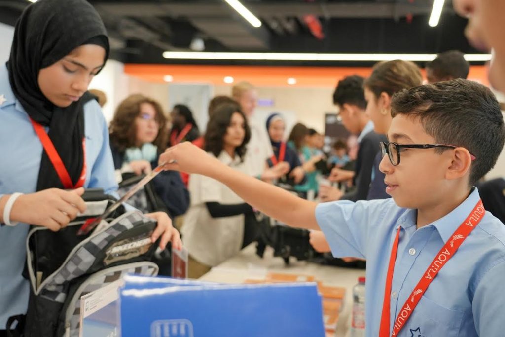 جيل العطاء.. طلاب يزرعون الأمل في حقائب مدرسية 1746704050 image