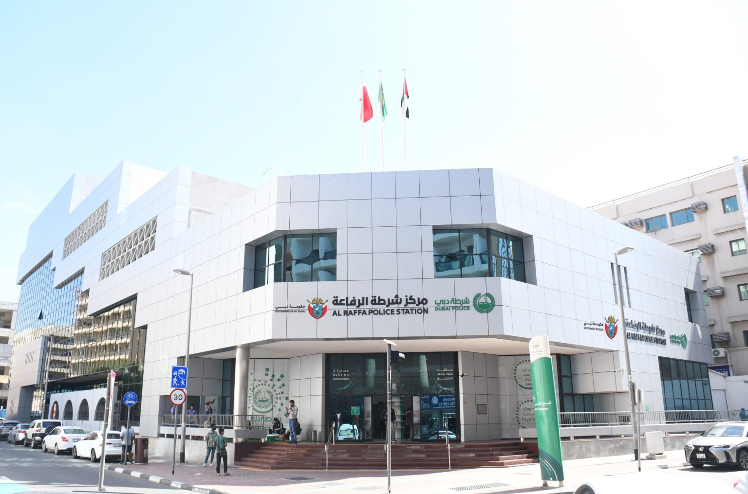 شرطة دبي تفاجئ صاحب محل بالقبض على عصابة سرقته «دون أن يعلم» 1746787693 image