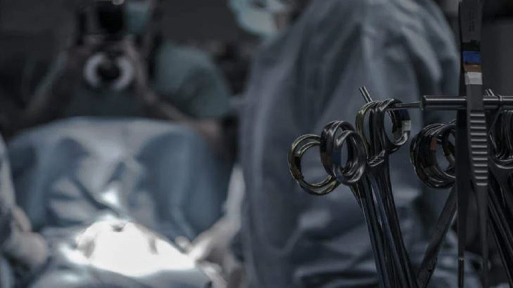 أطباء يوثقون حالة غريبة: رقبة المريض تعجز عن حمل رأسه.. بسبب المخدرات 1747056043 image