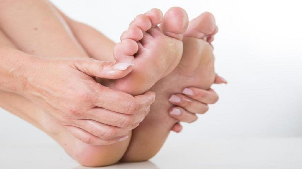 ما أسباب برودة الأقدام المستمرة؟.. أطباء أوعية دموية يجيبون 1747656374 image