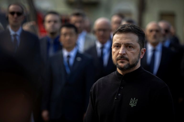 8 أسئلة تشرح تفاصيل ما دار في اتصال ترامب وبوتين 1 Ukraine’s President Volodymyr Zelenskiy and members of diplomatic missions to Ukraine visit the site of a Russian missile strike on a residential area where multiple children and adults were killed, amid Russia's attack on Ukraine, in Kyiv, Ukraine, April 25, 2025. REUTERS/Thomas Peter