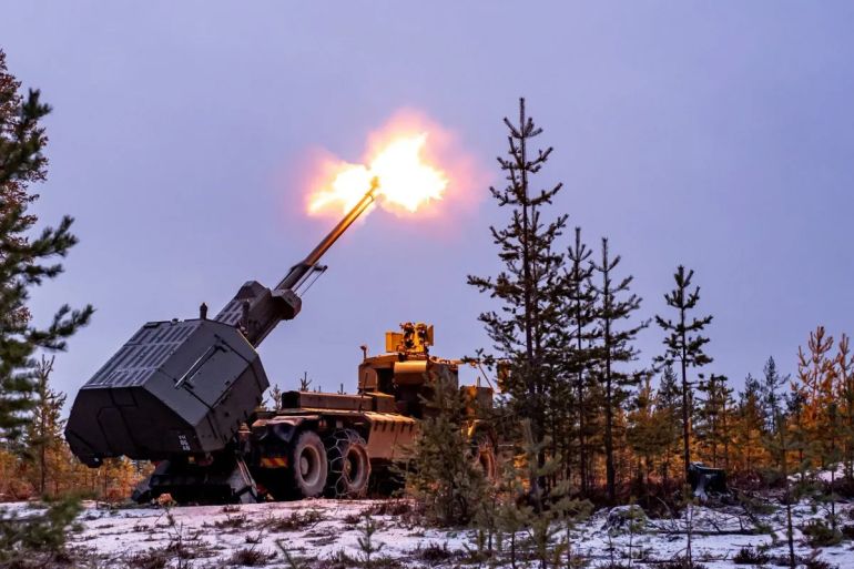 روسيا تنشر قوات قتالية وجواسيس على طول حدودها مع فنلندا 20 British artillery crew is conducting a training exercise with their Archer Mobile Howitzer gun near Rovaniemi in the Arctic Circle, Finland. Picture date: Monday November 18, 2024. (Photo by Ben Birchall/PA Images via Getty Images) PA Images via Getty Images