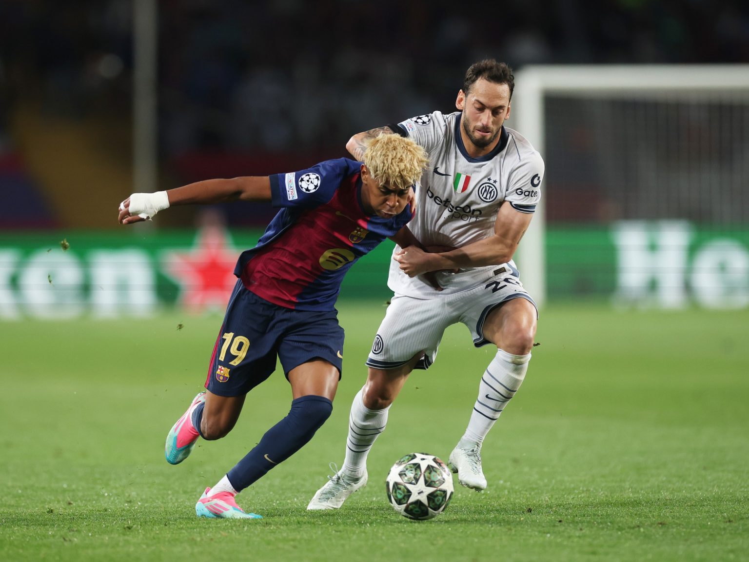 موعد مباراة برشلونة ضد إنتر بنصف نهائي دوري أبطال أوروبا والقنوات الناقلة 2212793442 1746043829