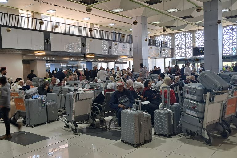 فرحة مضاعفة ..هكذا تبدو أولى رحلات الحج من دمشق 21 صالة استقبال الحجاج في مطار دمشق الدولي