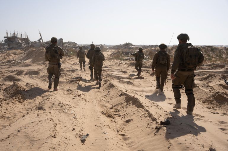 انقسام إسرائيلي بين الحسم العسكري وإبرام صفقة تبادل 19 الجيش الإسرائيلي يتحضر لتوسيع القتال في غزة ويستدعي المزيد من قوات الاحتياط وسط عجز في القوات النظامية. (جميع الصور تصوير المتحدث باسم الجيش الإسرائيلي التي عممها للاستعمال الحر لوسائل الإعلام)