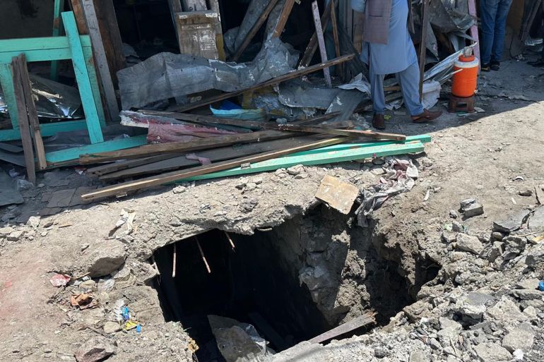 سكان كشمير الباكستانية يروون للجزيرة نت شهاداتهم عن القصف الهندي 24 سكان في منطقة نهلم في كشمير الباكستانية يتحدثون للجزيرة نت عن الأضرار التي خلفها القصف الهندي