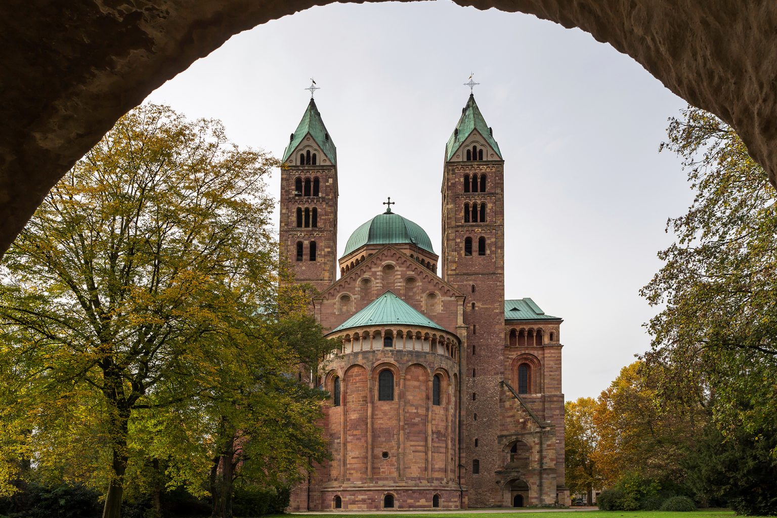 دراسة: هكذا سهّلت الهياكل الكنسية الاعتداءات الجنسية في أبرشية ألمانية 5ytr 1746723257