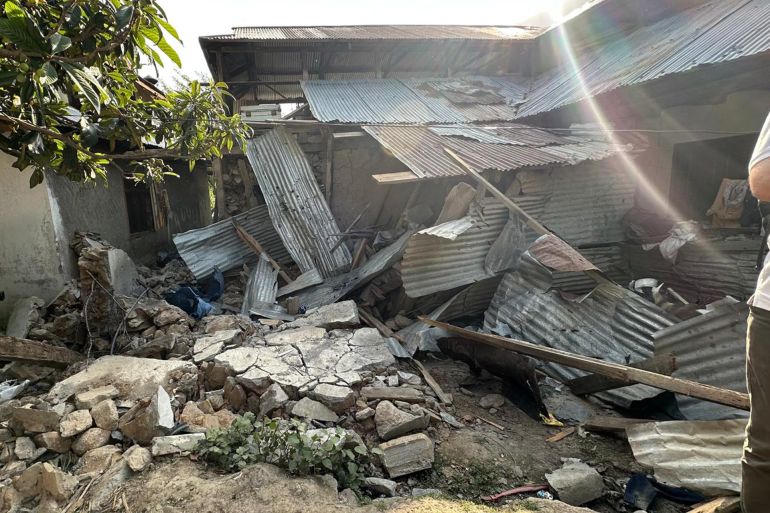 سكان كشمير الباكستانية يروون للجزيرة نت شهاداتهم عن القصف الهندي 21 سكان في منطقة نهلم في كشمير الباكستانية يتحدثون للجزيرة نت عن الأضرار التي خلفها القصف الهندي
