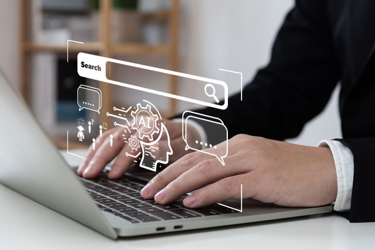 اللغة العربية والذكاء الاصطناعي.. معركة للبقاء في المشهد الرقمي العالمي 21 Chatbot with AI (Artificial Intelligence), search engine, businessman using laptop connection to AI, use command prompt for generates idea something or solve problems, digital transformation, SEO. شترستوك