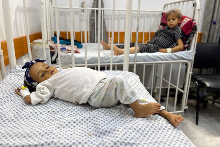 إلى أين وصل الجوع بأطفال غزة؟ 20 أطفال المبيتين في قسم سوء التغذية بمستشفى أصدقاء المريض في مدينة غزة