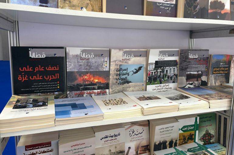 تراث متجذر وهوية لا تغيب.. معرض الدوحة للكتاب يحتفي بفلسطين 19 بعض الإصدارات تناقش الحرب الإسرائيلية على غزة (الجزيرة)