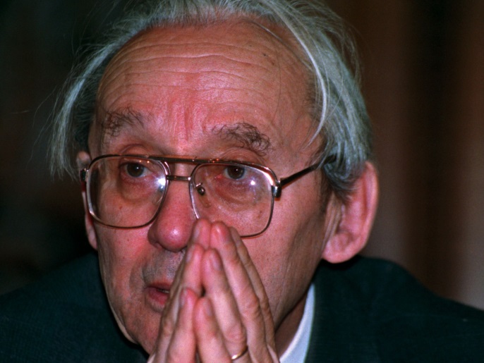 الرئيس والفيلسوف.. سياسات ماكرون و"دموع" بول ريكور؟ 19 French philosopher Paul Ricoeur, former professor at Paris and Chicago universities, seen at the Sorbonne University December 16