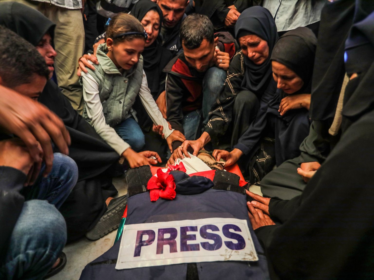 حماس تنعى الصحفي إصليح وتعتبر اغتياله جريمة حرب AA 2UNIS 2 1747125059