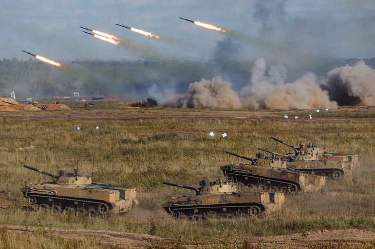 شبح "الرجال الخضر الصغار" يخيم على دول البلطيق 21 This handout picture made available by the Russian Defence Ministry on September 13, 2021 shows the "Zapad-2021" joint military drills of the armed forces of the Russian Federation and the Republic of Belarus at the Mulino army base in the Nizhny Novgorod region, some 350 kilometers east of Moscow. (Photo by Handout / Russian Defence Ministry / AFP) / RESTRICTED TO EDITORIAL USE - MANDATORY CREDIT "AFP PHOTO / RUSSIAN DEFENCE MINISTRY / HANDOUT " - NO MARKETING - NO ADVERTISING CAMPAIGNS - DISTRIBUTED AS A SERVICE TO CLIENTS - RESTRICTED TO EDITORIAL USE - MANDATORY CREDIT "AFP PHOTO / Russian Defence Ministry / handout " - NO MARKETING - NO ADVERTISING CAMPAIGNS - DISTRIBUTED AS A SERVICE TO CLIENTS /