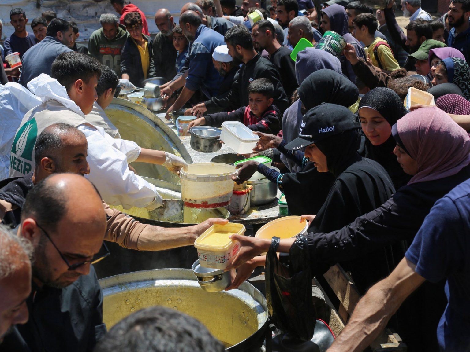 تحذير أممي من استخدام المساعدات طعما لنزوح الغزيين AFtFood 1746867820
