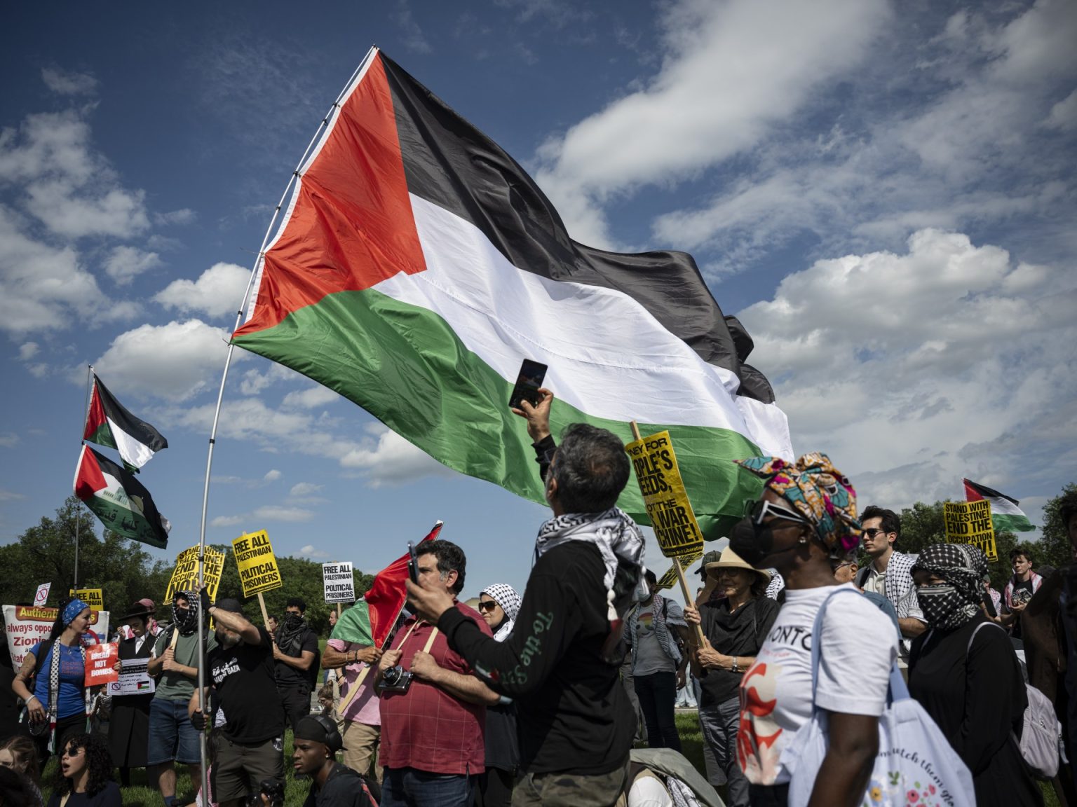 مظاهرات حاشدة في مدن عربية وعالمية دعما لفلسطين A DC 2 1747630605