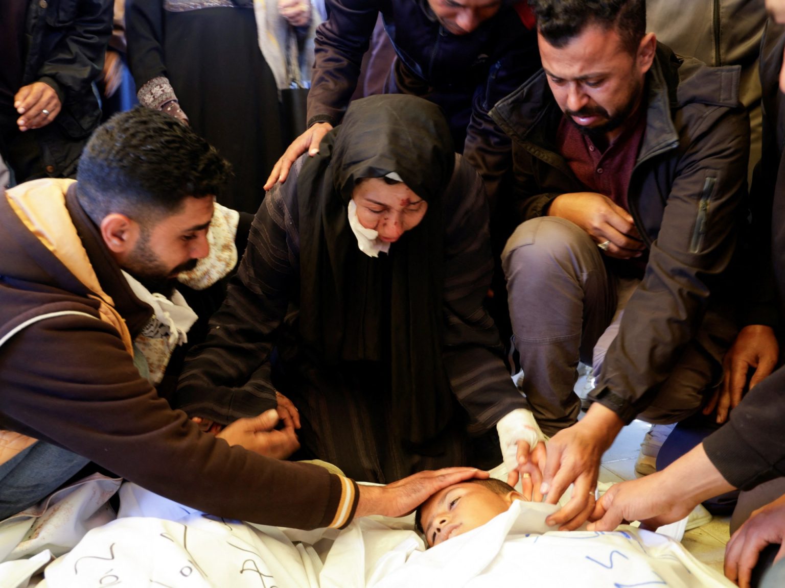 الحرب على غزة.. استمرار المجازر في القطاع والاحتلال يخطط لهدم عشرات المباني بالضفة D8B7D8B8D8A8D98AD8B812 1746089109