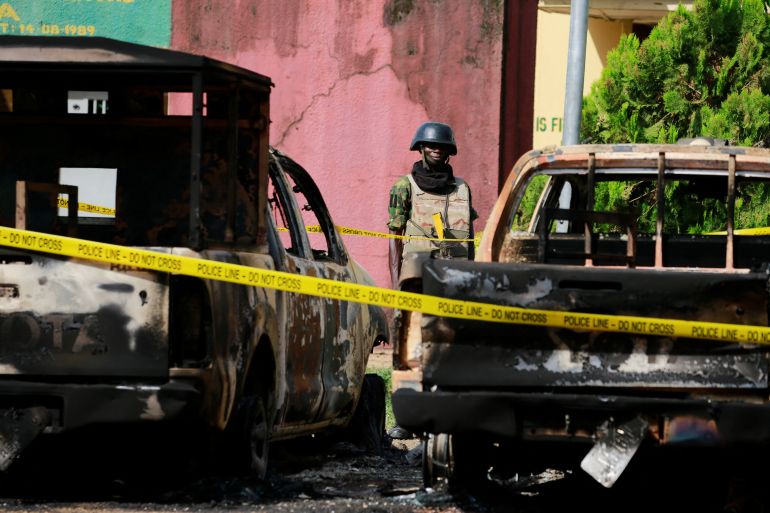 6 دول أفريقية على قائمة مؤشر الإرهاب العالمي.. ما دلالات ذلك؟ 20 A soldier stands guard between burnt vehicles during Nigeria's President Muhammadu Buhari's visit to the Kuje prison, after gunmen released imprisoned Boko haram fighters from the prison, in Abuja, Nigeria July 6, 2022. Reuters/Afolabi Sotunde