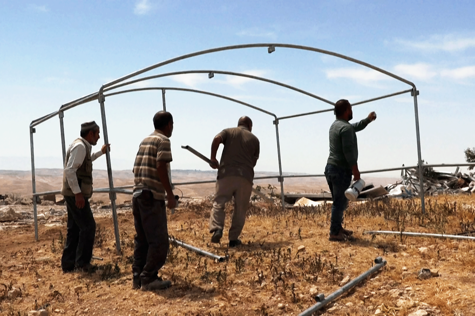 الشرطة الإسرائيلية تعتقل فلسطينيين لأنهم أبلغوا عن اعتداء مستوطنين File 888451 1746654089