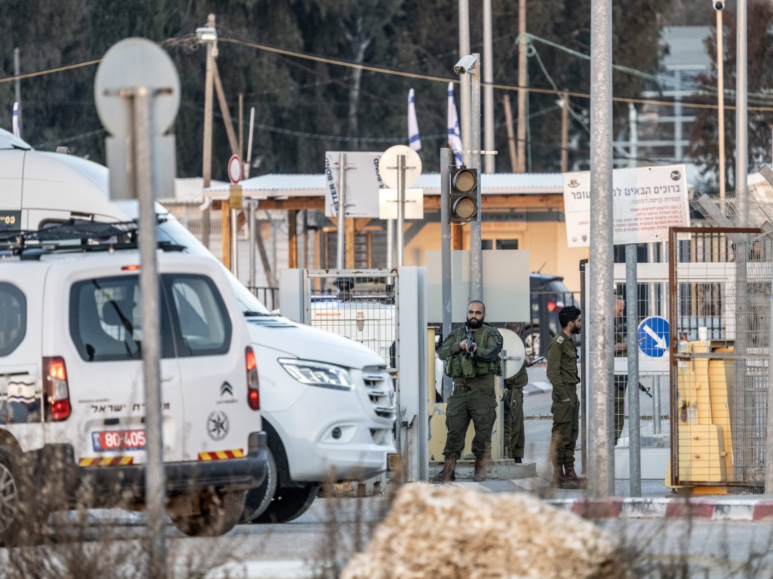 آلاف الأسرى يواجهون قتلا بطيئا في سجون الاحتلال الإسرائيلي GettyImages 2196122550 1746322084
