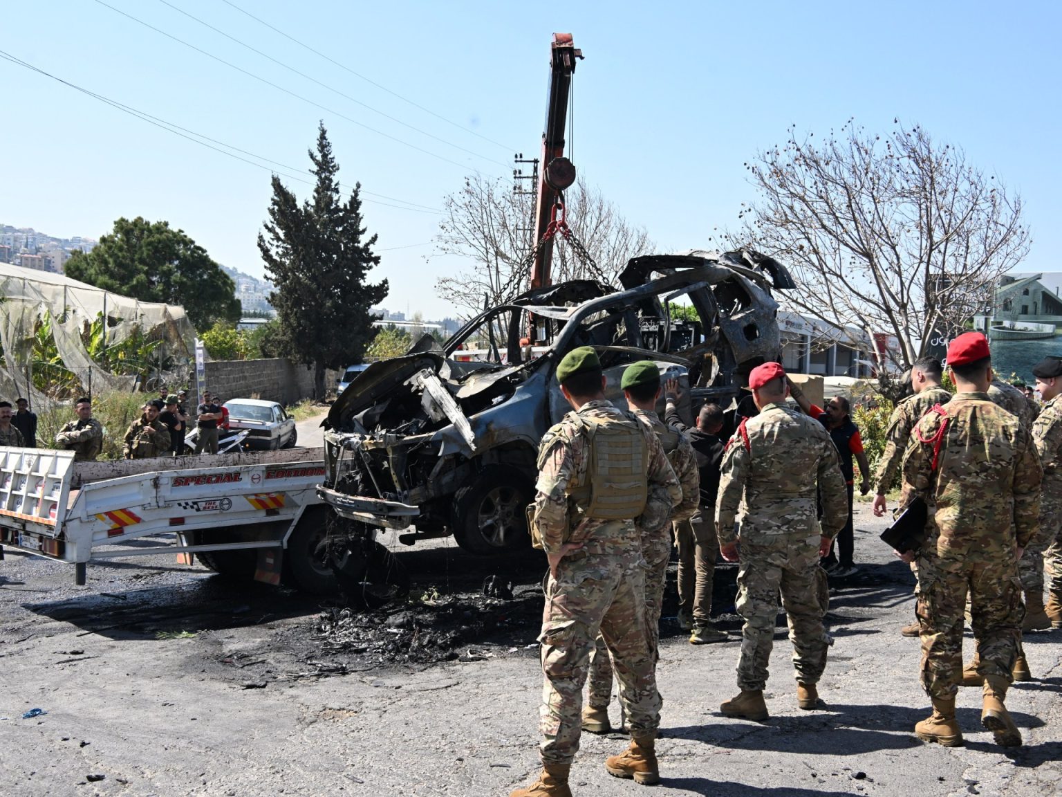 قتيل و3 جرحى بغارة إسرائيلية استهدفت سيارة في جنوب لبنان GettyImages 2210166150 1746558736