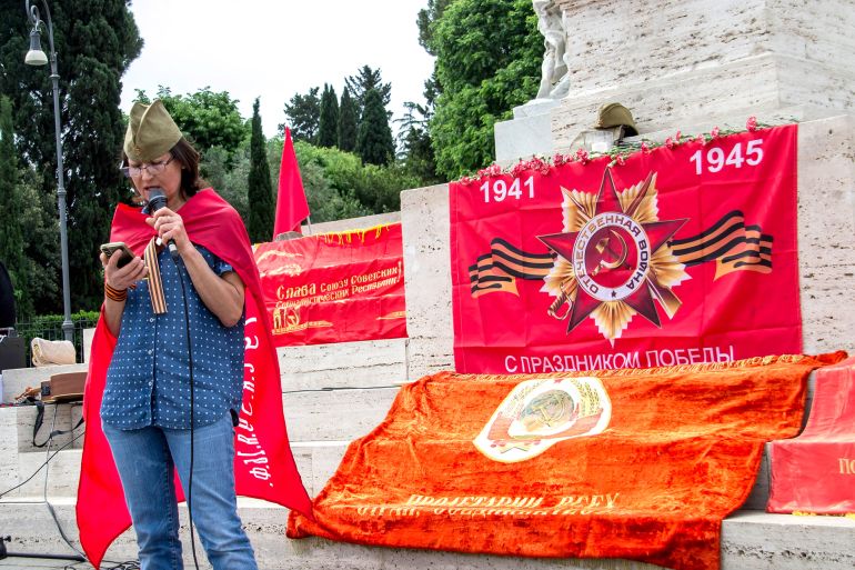 بالصور.. روسيا وأوروبا تحييان ذكرى الانتصار على النازية 31 ROME, ITALY - 2025/05/04: Celebration of the Immortal Regiment in Rome on the 80th anniversary of the Soviet Union's victory over Nazi Germany. During the event, which takes place in Russia and in many cities around the world on the margins of Victory Day celebrations (9 May) and which celebrates the defeat of Nazism and the end of the Second World War, relatives bring the portrait or photograph of their loved ones who fell fighting Nazi-Fascism to remember them and keep the memory alive. (Photo by Patrizia Cortellessa/Pacific Press/LightRocket via Getty Images)