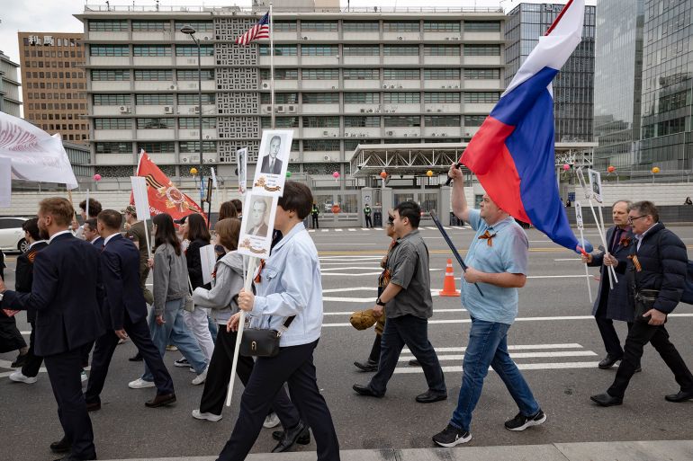 بالصور.. روسيا وأوروبا تحييان ذكرى الانتصار على النازية 28 Over 200 members of the Coordinating Council of Russian Compatriot Organizations and other Russian residents in South Korea march in a Victory Day parade in front of the U.S. Embassy in Seoul, South Korea, on May 6, 2025. (Photo by Chris Jung/NurPhoto via Getty Images)