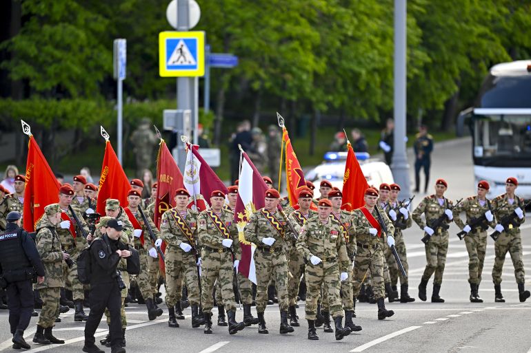 بالصور.. روسيا وأوروبا تحييان ذكرى الانتصار على النازية 29 MOSCOW, RUSSIA - MAY 7: Troops march towards the Red Square to attend the general rehearsal of Victory Day military parade marking the 80th anniversary of the victory over Nazi Germany in World War II, at Red Square in Moscow, Russia on May 7, 2025. (Photo by Sefa Karacan/Anadolu via Getty Images)