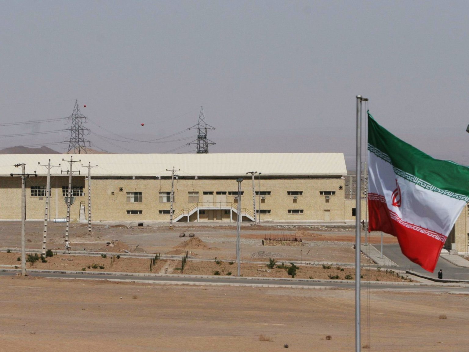 ما حقيقة مشروع النووي المشترك؟ وكيف ينظر الإيرانيون إليه؟ GettyImages 52496519 1 1745834237