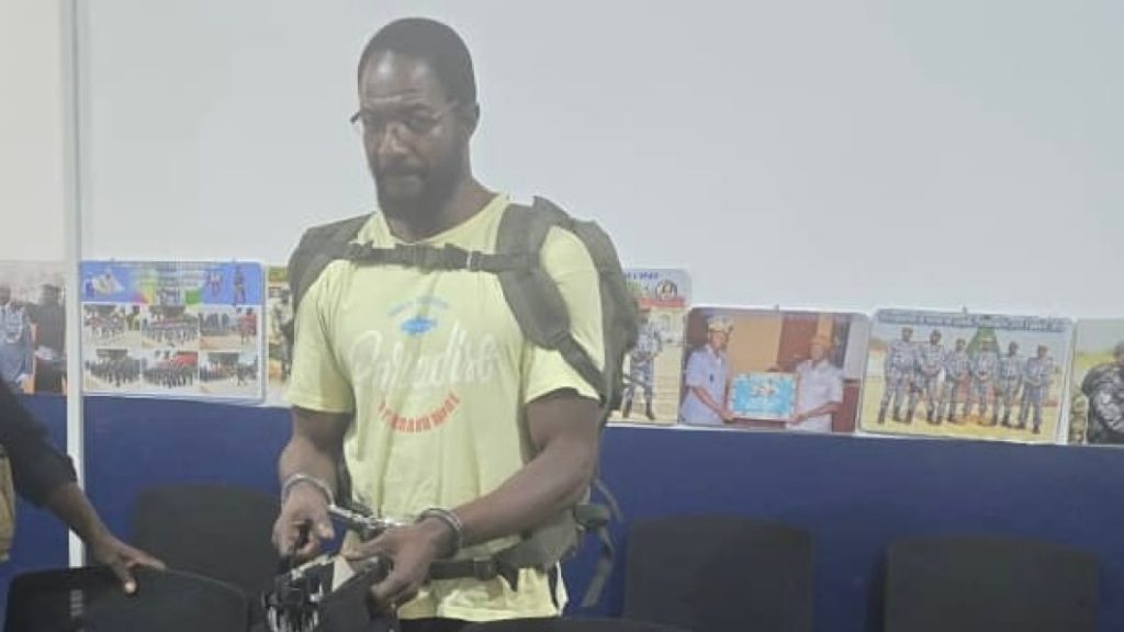 الكاميرون تسلم زعيم المتمردين لأفريقيا الوسطى GqNkYODW8AAYfsd 1746599419