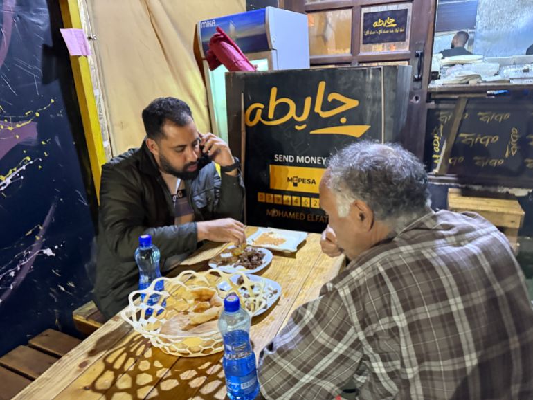 السودانيون في كينيا.. محاولة اندماج لا تخلو من صعوبات 23 المطعم الذي أطلق علليه اسم جايطة أصبح قبلة للسودانيين وغير السودانيين