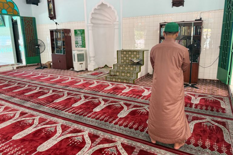 مسلمو فيتنام.. أقلية جذورها تاريخية وشعارها التسامح 23 الأذان في مسجد المسلمسن بفيتنام