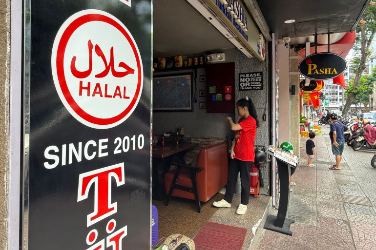 مسلمو فيتنام.. أقلية جذورها تاريخية وشعارها التسامح 30 مساجد هو تشي منه فيتنام مسلمون إسلام المصدر الجزيرة
