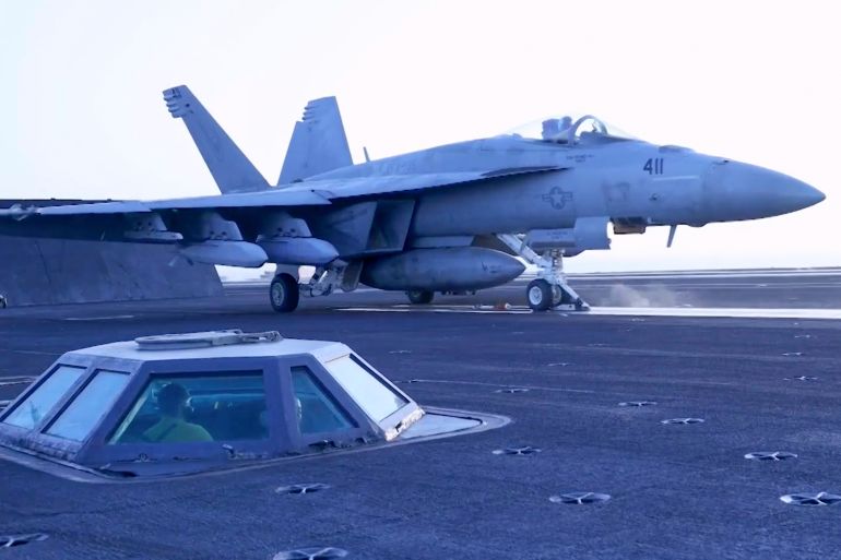 هل الفشل أميركي؟.. صاروخ يمني يقلب الصورة 22 This image taken from video provided by the U.S. Navy shows an aircraft launching from the USS Harry S. Truman in the Red Sea before airstrikes in Sanaa, Yemen, Saturday, March 15, 2025. (U.S. Navy via AP)