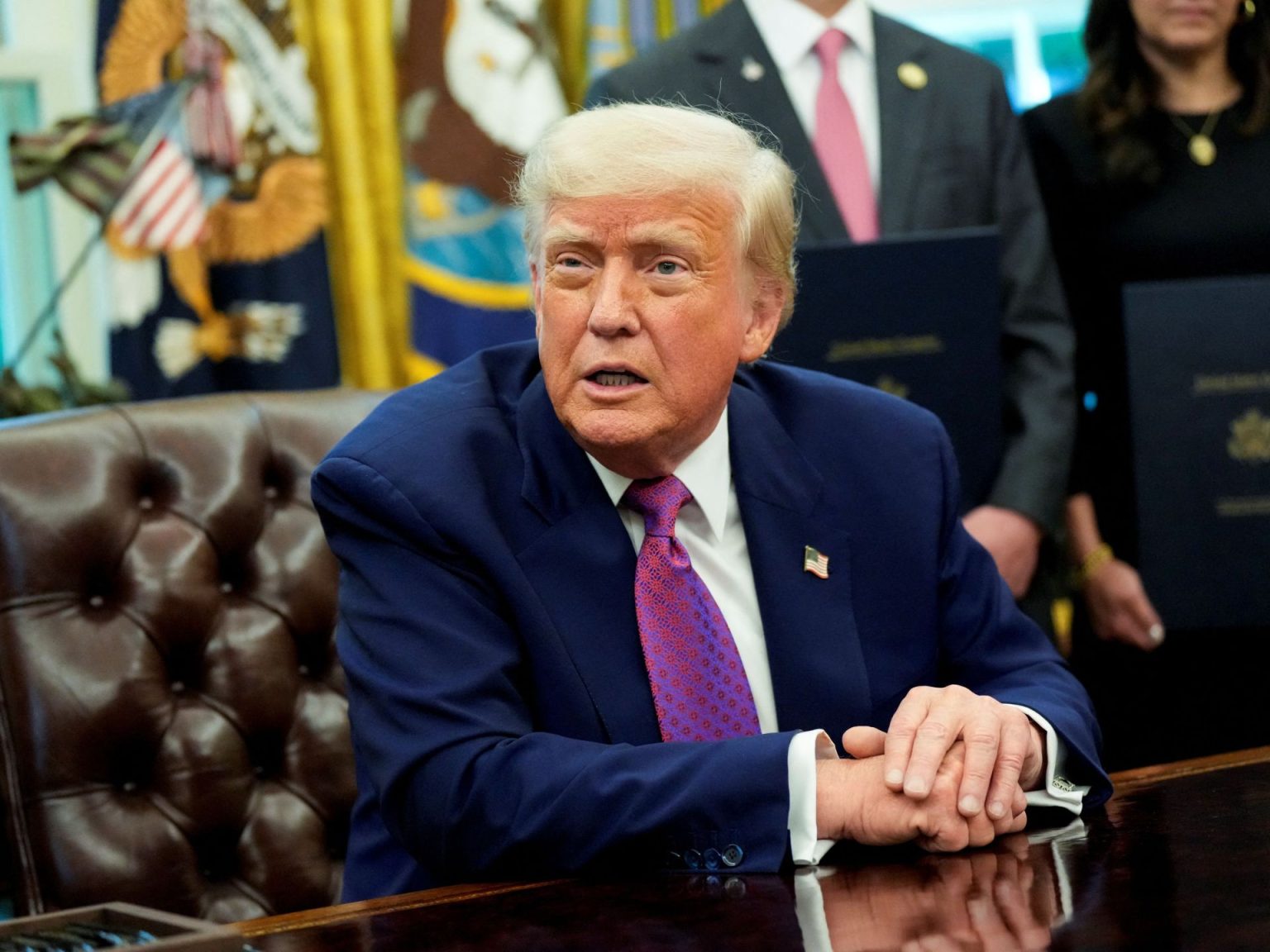 حكم قضائي يجمّد خطط ترامب لتسريح جماعي لموظفين حكوميين RC2LEEA8TDWG 1746875579