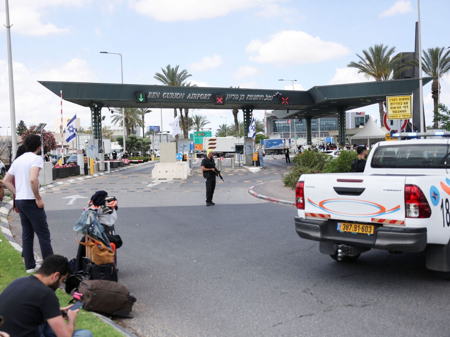 صاروخ الحوثيين يربك قطاع الطيران بإسرائيل وأزمة ثقة بالسياحة RC2WAEA9VHIU 1746432261