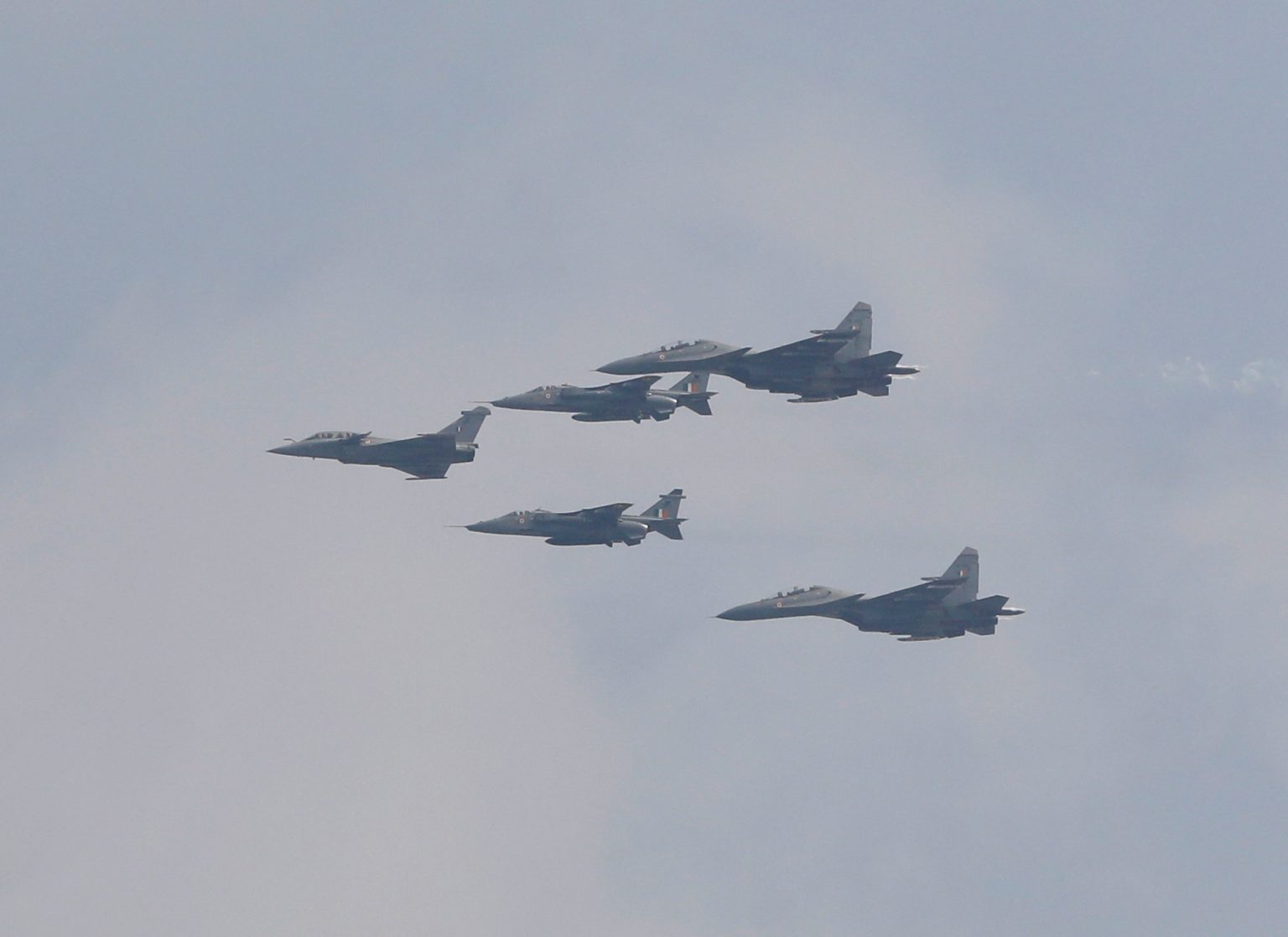 إسقاط باكستان طائرة رافال فرنسية رفع أسهم شركة صينية 40% RTX7UKIV