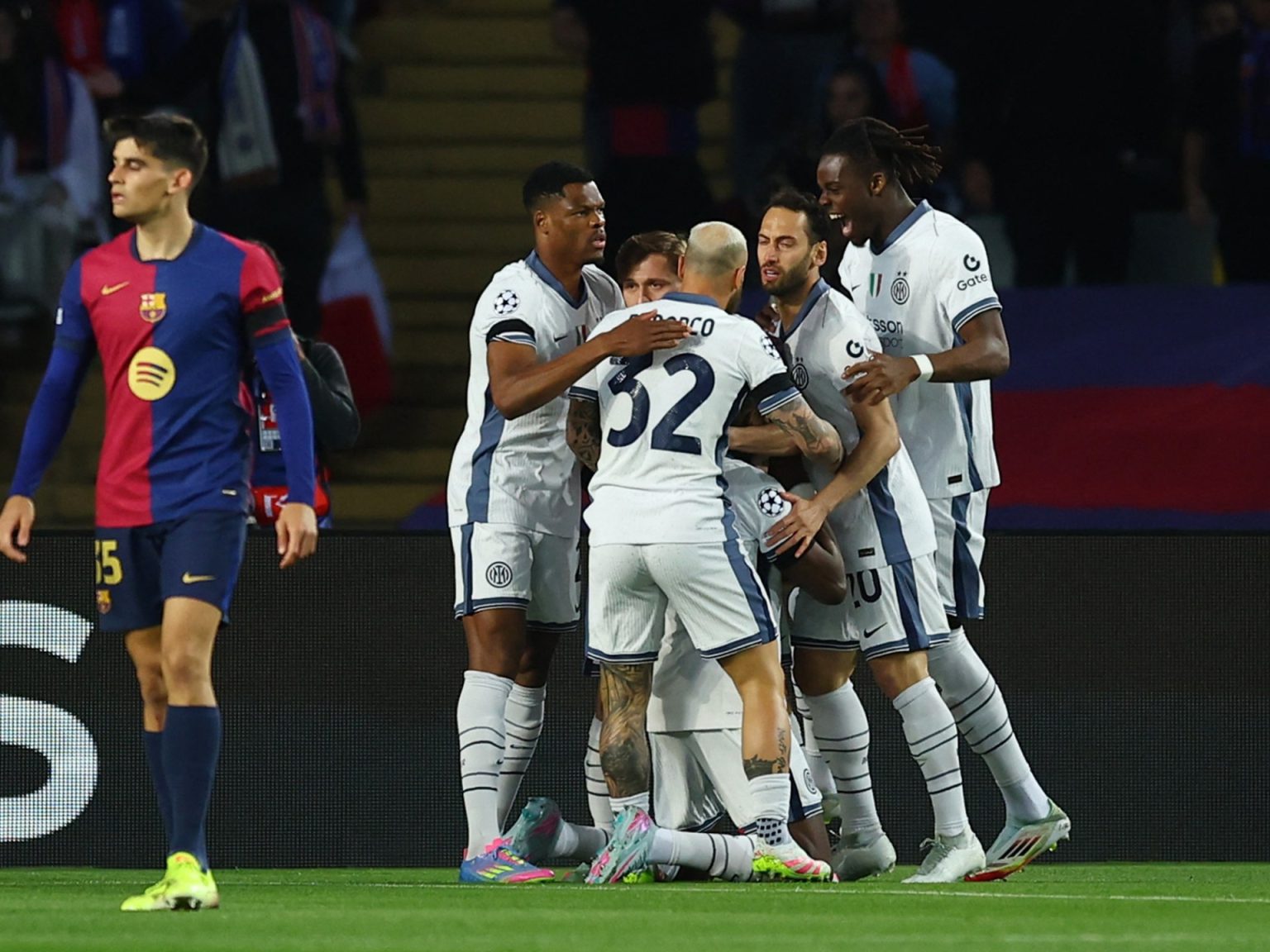 إحصائية لإنتر ميلان ترعب برشلونة قبل مواجهة دوري أبطال أوروبا UP1EL4U1H3QTP 1746040139