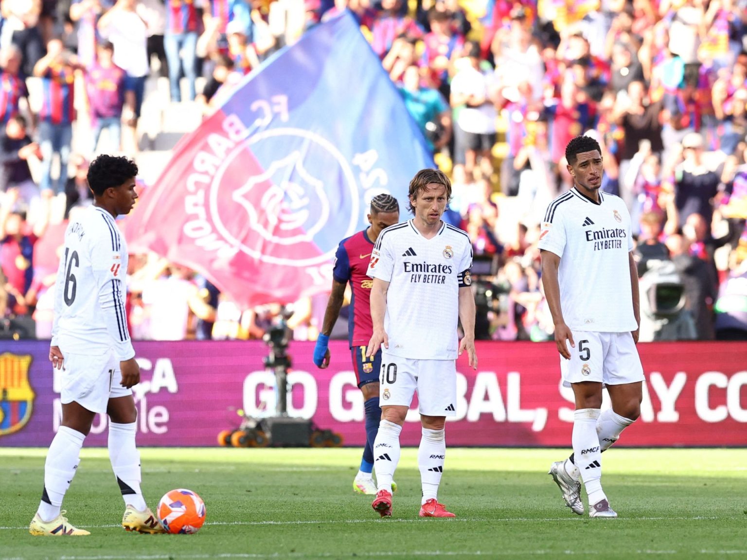 لماذا خرج ريال مدريد بموسم صفري؟ UP1EL5B19CHDX 1746987019