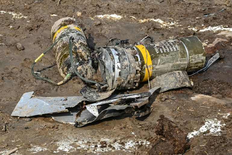 هل أنقذت إدارة ترامب العالم من كارثة نووية بين الهند وباكستان؟ 27 Explosives and debris of a drone are pictured after it was intercepted by the Indian air defence system, on the outskirts of Amritsar on May 10, 2025.