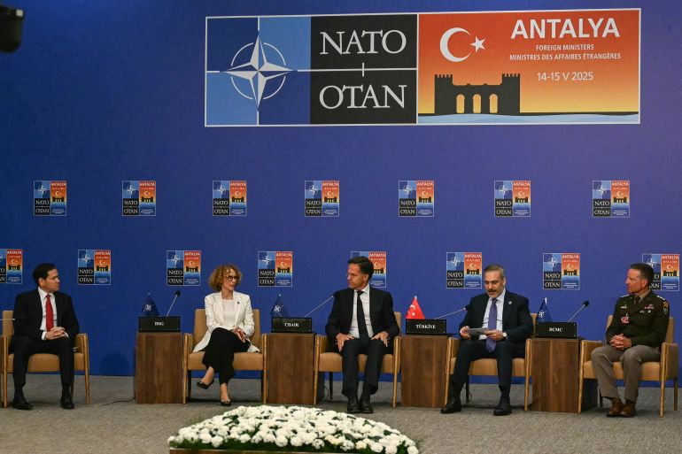 بوتين يغيب عن مباحثات إسطنبول وزيلينسكي يعتبرها "إهانة" 20 (From L) US Secretary of State Marco Rubio, NATO Deputy Secretary General Radmila Sekerinska, NATO Secretary General Mark Rutte, Turkey's Foreign Minister Hakan Fidan and NATO Deputy Chair of the Military Committee Lieutenant General Andrew M. Rohling take part in an informal meeting of The North Atlantic Treaty Organisation (NATO) foreign ministers ahead of potential peace talks between Ukraine and Russia in Turkey, in Antalya, on May 15, 2025.