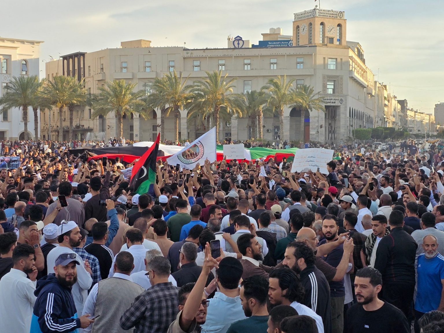 مقتل شرطي بطرابلس وتضارب بشأن استقالة وزراء بالحكومة الليبية afp 68282d0442c7 1747463428