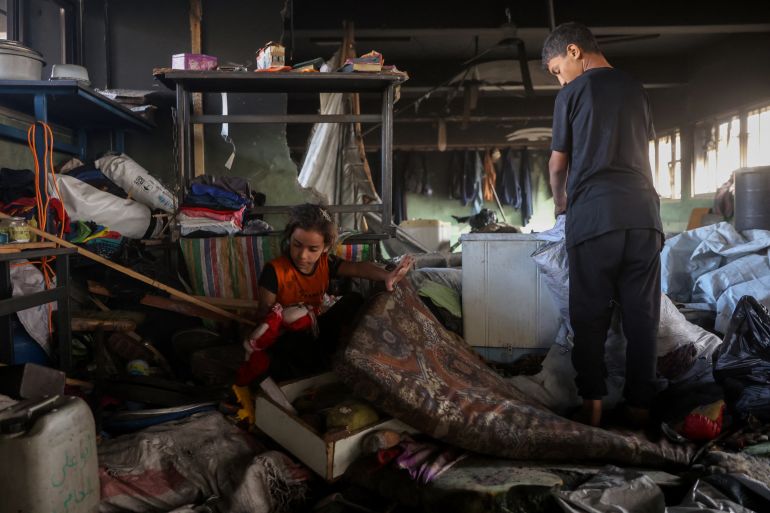 إسرائيل أحرقت النازحين نياما في مجزرة حي الدرج 26 Palestinian children look for salvageable items amid the debris after an Israeli airstrike hit the Mussa bin Nusseir UNRWA school, serving as a shelter for people who left their homes in the besieged Palestinian territory, in Gaza City's Daraj district on May 20, 2025.
