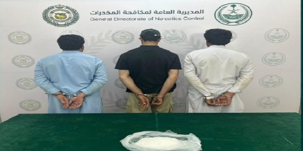القبض على 3 مقيمين بمنطقة الرياض لترويجهم 4 كيلوجرامات من الشبو ajel2F2024 08 172Fimcrehph2FD985D983D8A7D981D8ADD8A920D8A7D984D985D8AED8AF