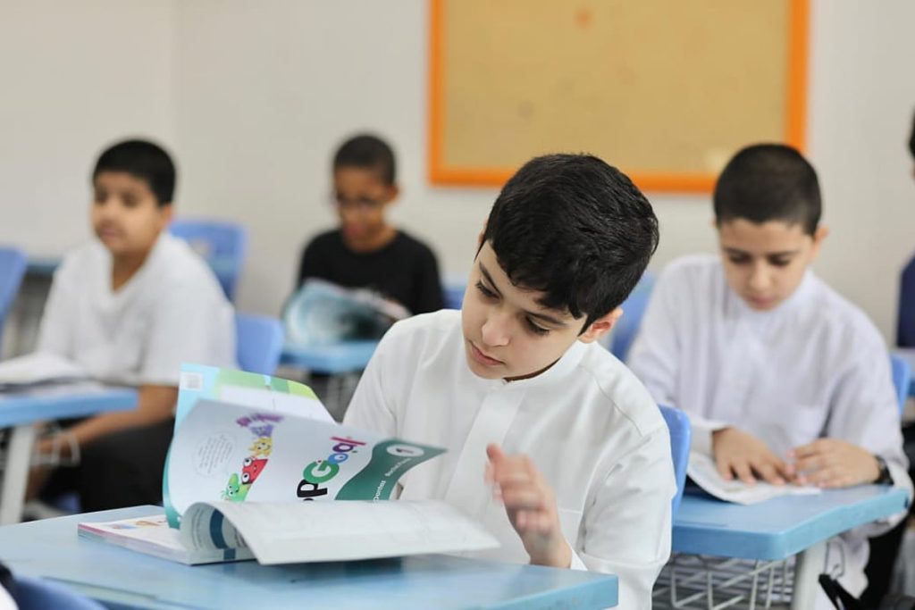 وفقًا لتقارير الهيئة العامة للإحصاء.. طلاب التعليم العام وأولياء أمورهم يدافعون عن التزامهم وحضورهم للمدارس بالأرقام ajel2F2025 05 022F575n32a32FIMG 20250502 WA0005