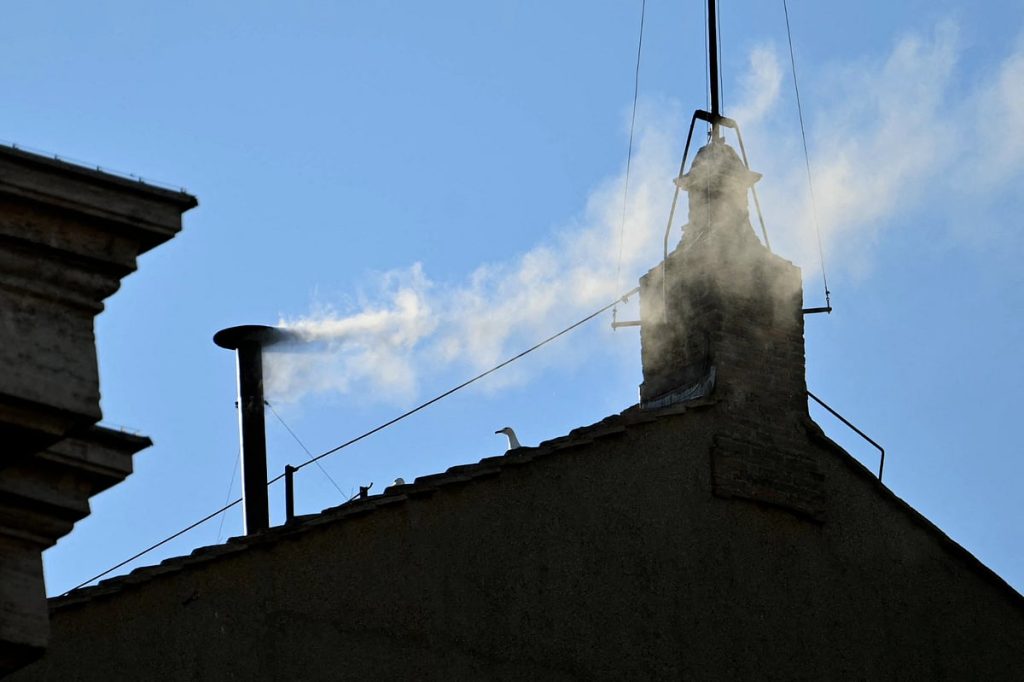 تصاعد «الدخان الأبيض» من الفاتيكان.. وانتخاب بابا جديد ajel2F2025 05 082Fh51m65592F9f847826 a04a 426c b22e 909c621ca54f