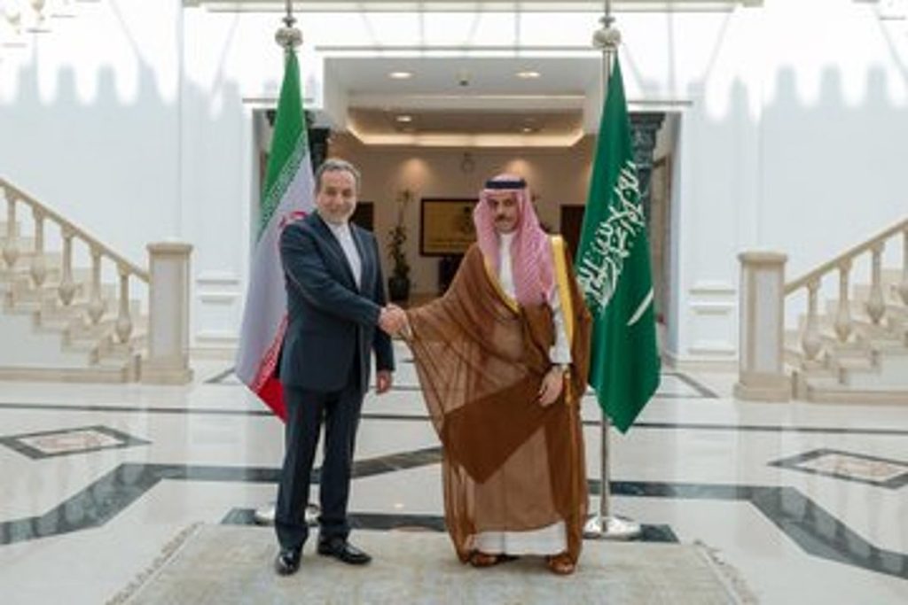 وزير الخارجية يستعرض العلاقات الثنائية مع نظيره الإيراني ajel2F2025 05 102Fsnevuvp02FIMG 20250510 WA0003