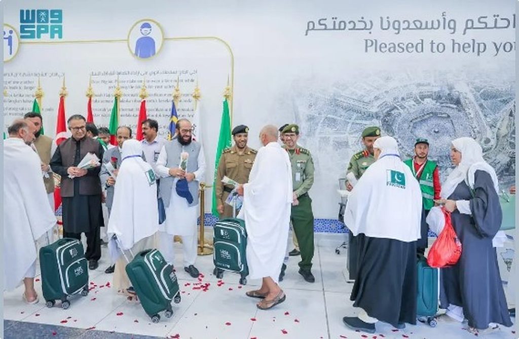 وصول أولى رحلات المستفيدين من مبادرة «طريق مكة» من باكستان إلى مطار الملك عبدالعزيز ajel2F2025 05 142Feyotlttt2FD8B7D8B1D98AD982 D985D983D8A9
