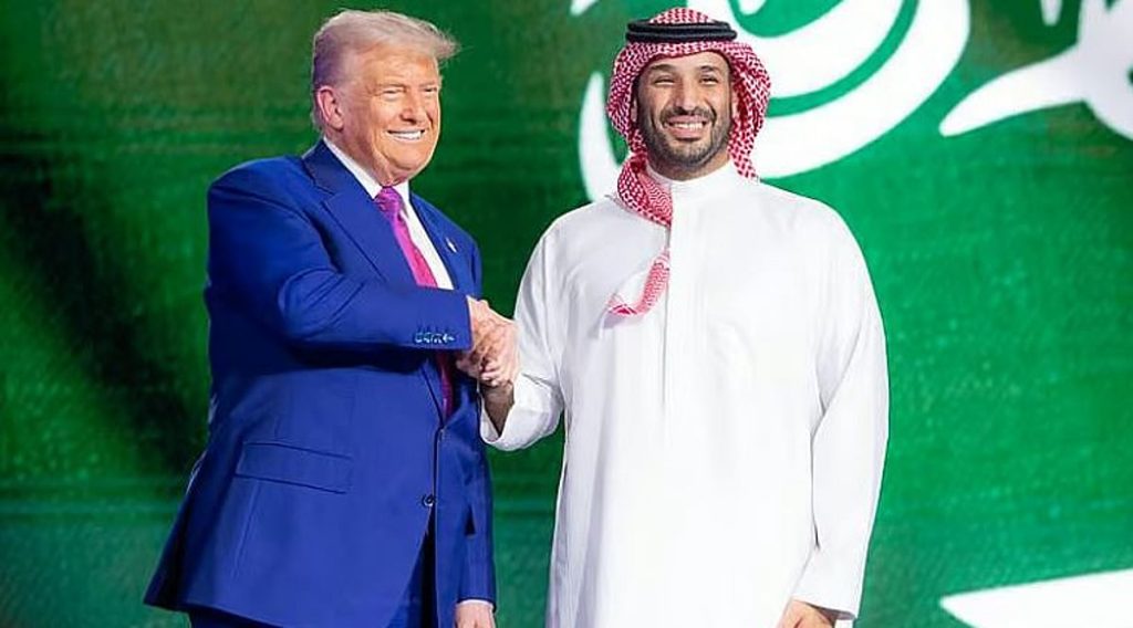 شكره لولي العهد وجولة بحي طريف ورفع العقوبات عن سوريا.. أبرز جولات ترامب خلال يومين بالمملكة ajel2F2025 05 142Fs5hqyfqd2F3