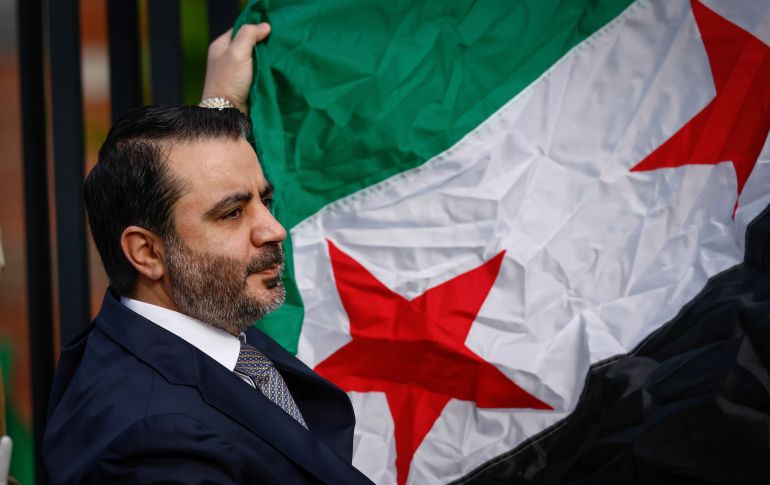 سوريا والتطبيع مع إسرائيل بين تحقيق المصالح والتفريط بالثوابت 20 Syria's Foreign Minister Asaad Al-Shibani holds the Syrian Flag during a ceremony where the Syrian flag was added to the 100 flags flying in line at United Nations Headquarters on Friday, April 25, 2025. (AP Photo/Kena Betancur)